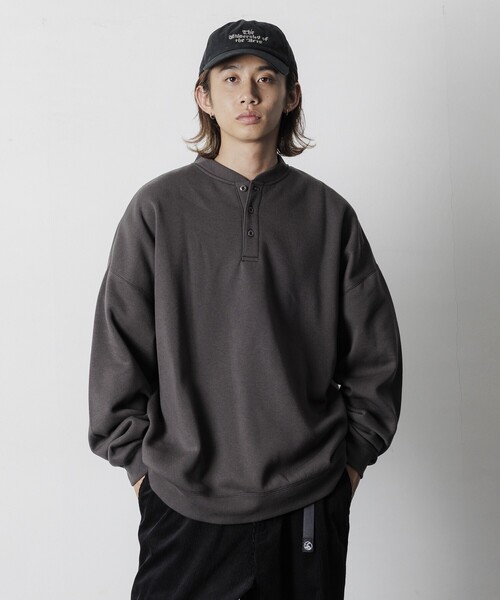 FREAK'S STORE(フリークスストア)の「限定展開 ビッグシルエット ヘンリーネック スウェットプルオーバー(スウェット・メンズ・ネイビー/チャコールグレー/ブラック/アッシュグレー・LARGE/MEDIUM/SMALL)」の5枚目の写真