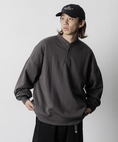 FREAK'S STORE(フリークスストア)の「限定展開 ビッグシルエット ヘンリーネック スウェットプルオーバー(スウェット・メンズ・ネイビー/チャコールグレー/ブラック/アッシュグレー・LARGE/MEDIUM/SMALL)」の7枚目の写真