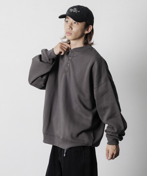 FREAK'S STORE(フリークスストア)の「限定展開 ビッグシルエット ヘンリーネック スウェットプルオーバー(スウェット・メンズ・ネイビー/チャコールグレー/ブラック/アッシュグレー・LARGE/MEDIUM/SMALL)」の8枚目の写真