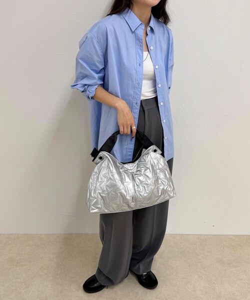 fredy emue(フレディエミュ)の「星キルティング2WAYトートバッグ(ショルダーバッグ・レディース・ブラック/ブロンズ/シルバー・FREE)」の4枚目の写真