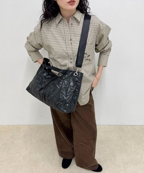 fredy emue(フレディエミュ)の「星キルティング2WAYトートバッグ(ショルダーバッグ・レディース・ブラック/ブロンズ/シルバー・FREE)」の10枚目の写真