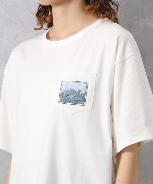 Bleu Bleuet(ブルーブルーエ)の「ネッシーポケット付きTシャツ(Tシャツ/カットソー・レディース・ホワイト/チャコールグレー・FREE)」の2枚目の写真