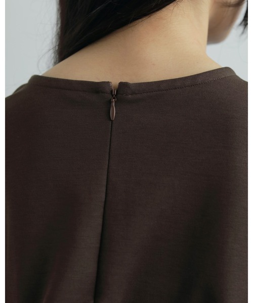 anuke（アンヌーク）の「Shoulder Layered Tops（Tシャツ/カットソー・レディース・ブラウン/ホワイト・FREE）」の9枚目の写真