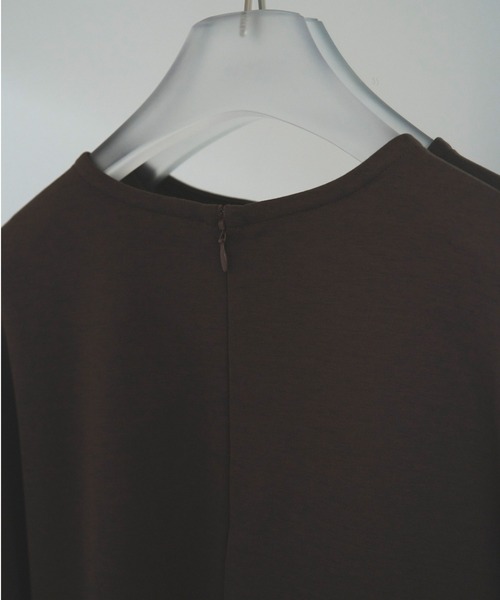 anuke（アンヌーク）の「Shoulder Layered Tops（Tシャツ/カットソー・レディース・ブラウン/ホワイト・FREE）」の13枚目の写真