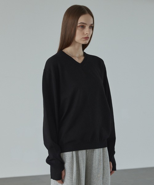 CALLNE（カルネ）の「【CALLNE】V-neck Long Sleeve Knit / Vネックロングスリーブニット（フィンガーホール付き）（ニット/セーター・メンズ・ブラック/グレー・M/L）」の8枚目の写真