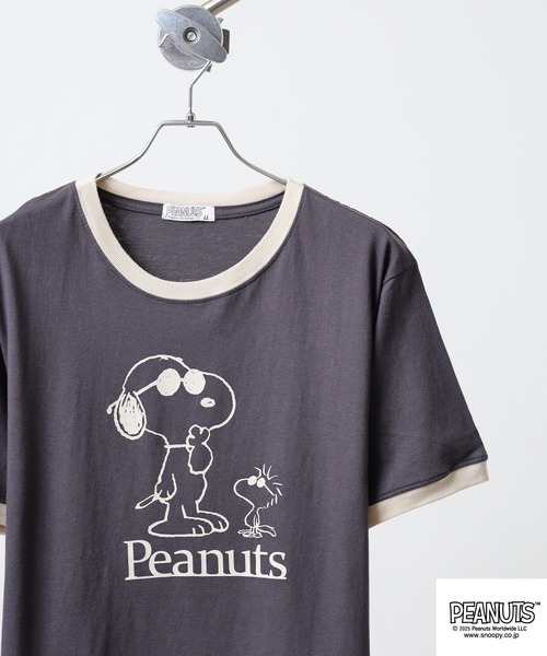PEANUTS(ピーナッツ)の「PEANUTS 友達柄天竺半袖リンガーTシャツ(Tシャツ/カットソー・メンズ・サックスブルー/ライトカーキ/ライトパープル/チャコール/オートミール/ベージュ・M/L/LL)」の2枚目の写真