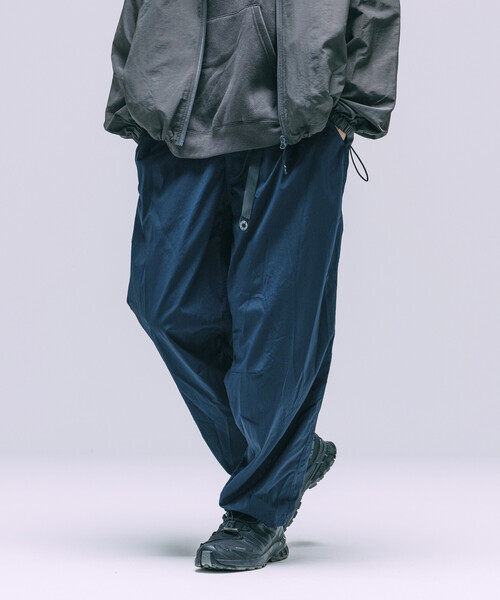 FREAK'S STORE（フリークスストア）の「限定展開 ALL WEATHER ACTIVE WEAR/オールウェザーアクティブウェア ワイドシルエット クライミング パンツ（その他パンツ・メンズ・チャコールグレー/ネイビー/グレイッシュベージュ/ブラック・SMALL/MEDIUM/LARGE）」の6枚目の写真