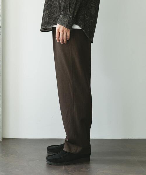 URBAN RESEARCH DOORS（アーバンリサーチドアーズ）の「『仁村紗和さん着用』『UR TECH』完声2タックワイドトラウザー（その他パンツ・メンズ・ブラック/ブラウン・MEDIUM/LARGE/SMALL）」の4枚目の写真