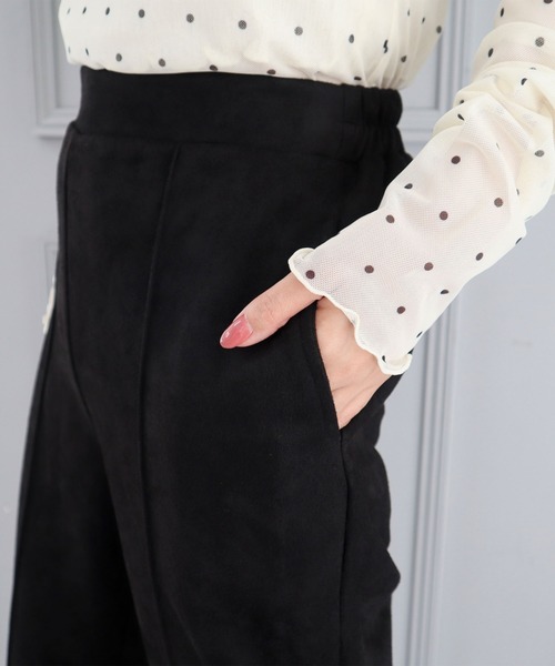 CECIL McBEE（セシルマクビー）の「スエードポンチセンターシームフレアパンツ（その他パンツ・レディース・ライトベージュ/ブラック・LARGE/MEDIUM）」の5枚目の写真