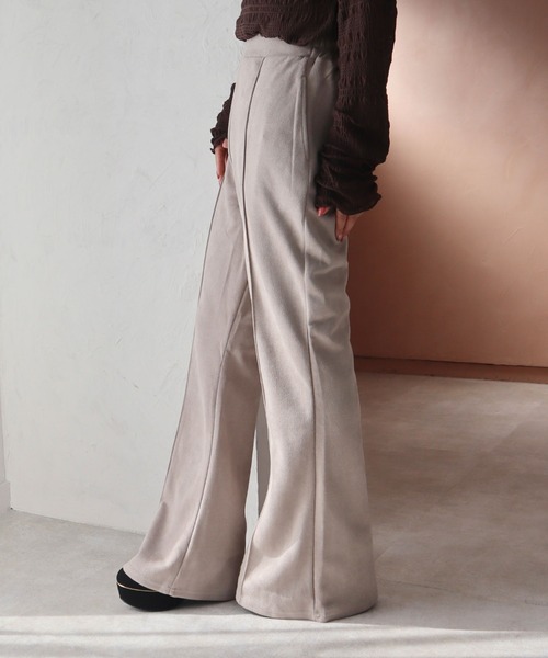 CECIL McBEE（セシルマクビー）の「スエードポンチセンターシームフレアパンツ（その他パンツ・レディース・ライトベージュ/ブラック・LARGE/MEDIUM）」の9枚目の写真