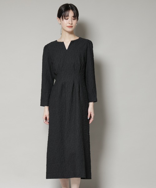 troisiemeCHACO(トロワズィエムチャコ)の「troisieme chaco/PUFFY JACQUARD ワンピース(ワンピース・レディース・ブラック/ネイビー・38)」の8枚目の写真