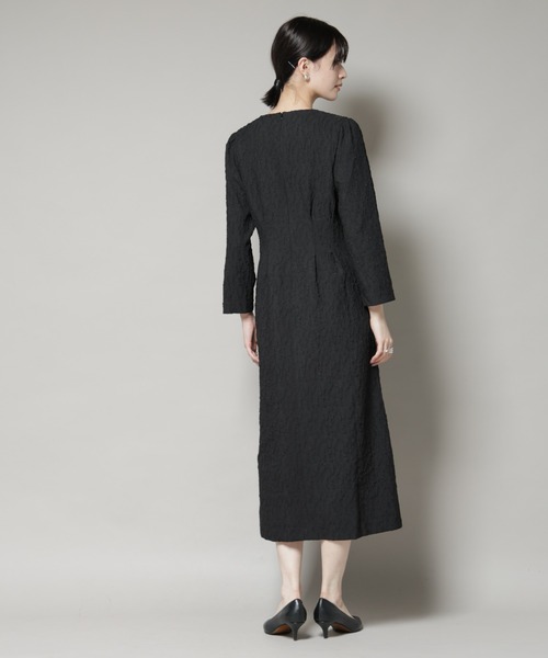 troisiemeCHACO(トロワズィエムチャコ)の「troisieme chaco/PUFFY JACQUARD ワンピース(ワンピース・レディース・ブラック/ネイビー・38)」の20枚目の写真