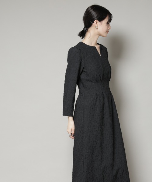 troisiemeCHACO(トロワズィエムチャコ)の「troisieme chaco/PUFFY JACQUARD ワンピース(ワンピース・レディース・ブラック/ネイビー・38)」の14枚目の写真