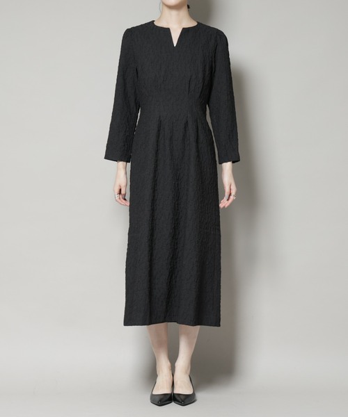 troisiemeCHACO(トロワズィエムチャコ)の「troisieme chaco/PUFFY JACQUARD ワンピース(ワンピース・レディース・ブラック/ネイビー・38)」の4枚目の写真