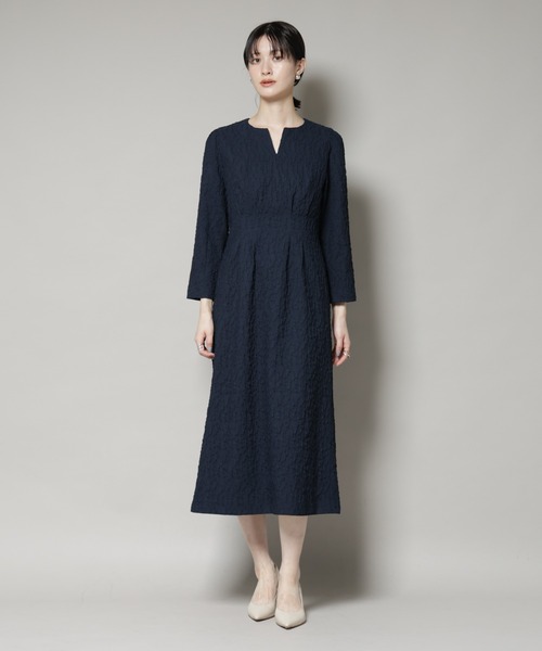 troisiemeCHACO(トロワズィエムチャコ)の「troisieme chaco/PUFFY JACQUARD ワンピース(ワンピース・レディース・ブラック/ネイビー・38)」の19枚目の写真