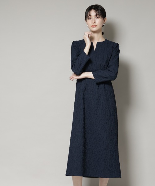 troisiemeCHACO(トロワズィエムチャコ)の「troisieme chaco/PUFFY JACQUARD ワンピース(ワンピース・レディース・ブラック/ネイビー・38)」の7枚目の写真