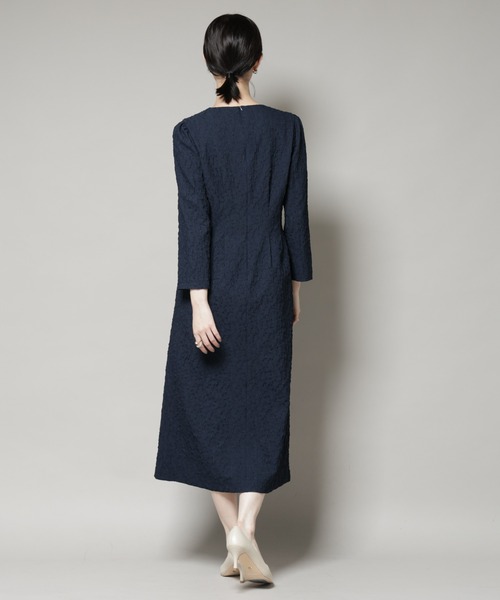 troisiemeCHACO(トロワズィエムチャコ)の「troisieme chaco/PUFFY JACQUARD ワンピース(ワンピース・レディース・ブラック/ネイビー・38)」の11枚目の写真
