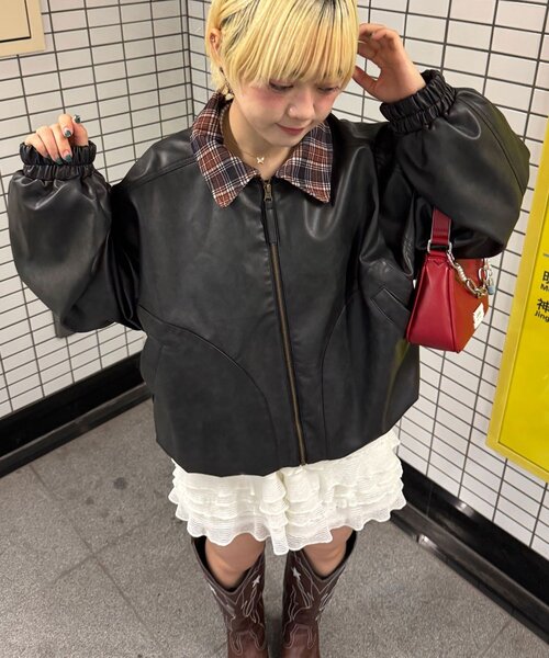 CIAOPANIC(チャオパニック)の「チェック襟フェイクレザーバルーンショートブルゾン(ブルゾン・レディース・ブラック/ベージュ/ブラウン・ONE SIZE)」の4枚目の写真