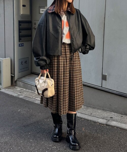 CIAOPANIC(チャオパニック)の「チェック襟フェイクレザーバルーンショートブルゾン(ブルゾン・レディース・ブラック/ベージュ/ブラウン・ONE SIZE)」の17枚目の写真