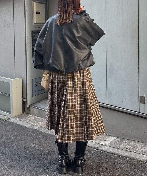 CIAOPANIC(チャオパニック)の「チェック襟フェイクレザーバルーンショートブルゾン(ブルゾン・レディース・ブラック/ベージュ/ブラウン・ONE SIZE)」の18枚目の写真