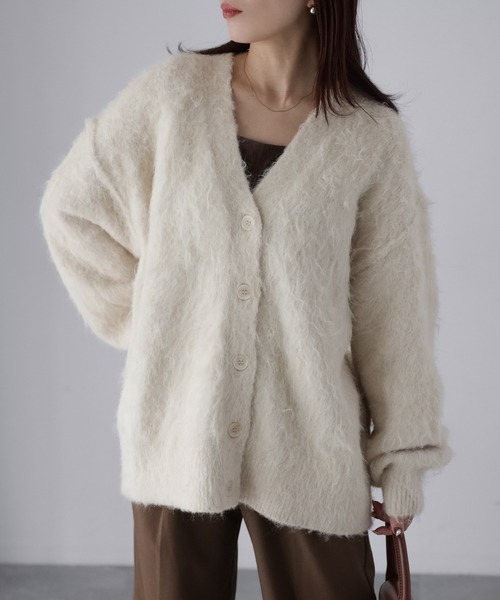 Riberry（リベリー）の「シャギーVネックニットカーディガン（カーディガン/ボレロ・レディース・ライトオレンジ系/ライトベージュ/ブラック/ブルー/グレー/レッド/ピンク系/ブラウン/アイボリー/ライトブルー/レモンイエロー/ミント・FREE）」の5枚目の写真