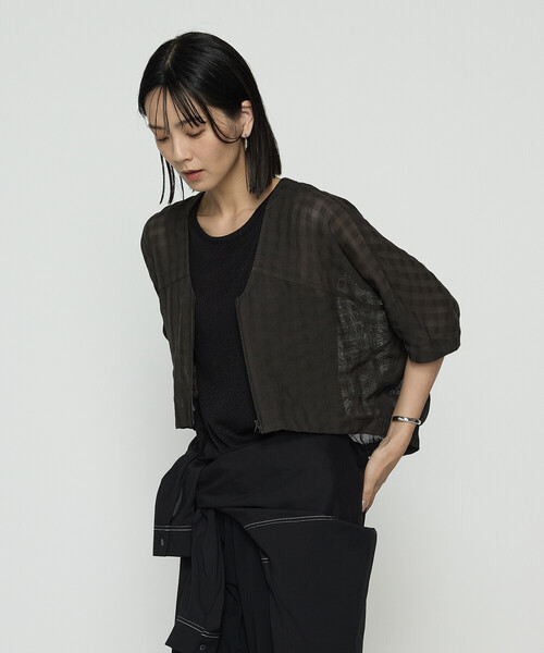 Gabardine K.T（ギャバジンケーティー）の「チェック柄カラミ ショートブルゾン（ブルゾン・レディース・ブラック/ダークブラウン・9号）」の2枚目の写真