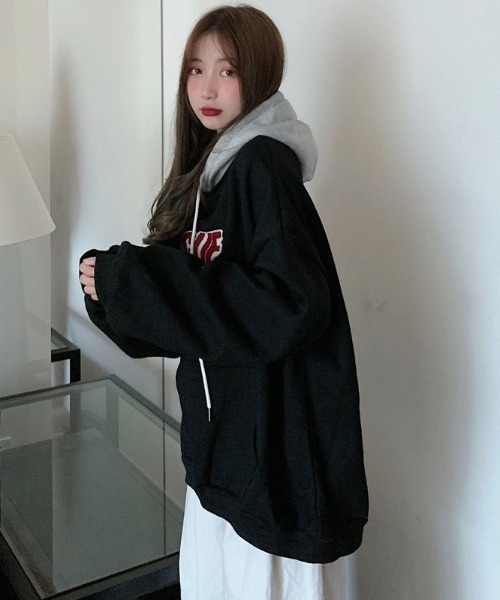 yuue' ( wear )(ユーイ)の「裏起毛オーバーサイズロゴパーカー/フーディー(パーカー・レディース・レッド/ブラック・FREE)」の7枚目の写真