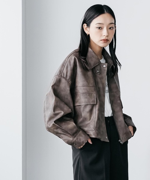 mili an deni(ミリアンデニ)の「2WAYカラーフェイクレザーショートブルゾン(ブルゾン・レディース・ブラウン/ブラック・M)」の8枚目の写真