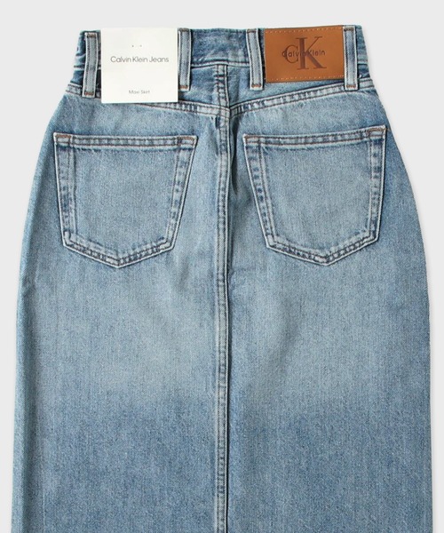 Calvin Klein（カルバン・クライン）の「Calvin Klein DENIM MAXI SKIRT SHORELINE CK / 47C728G 夏服（デニムスカート・レディース・インディゴブルー・26/24/23）」の4枚目の写真