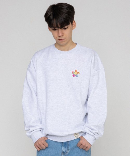 GRAVER（グレーバー）の「[UNISEX]タイダイフラワードットスマイルマンツーマン_メランジホワイト（スウェット・レディース・ホワイト・SMALL/MEDIUM/LARGE/X-LARGE）」の2枚目の写真