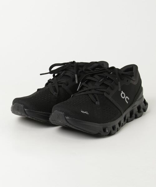 On(オン)の「CLOUD X 4 M(スニーカー・メンズ・ブラック・26.5cm/27.5cm/28.5cm/27.0cm/28.0cm)」の1枚目の写真