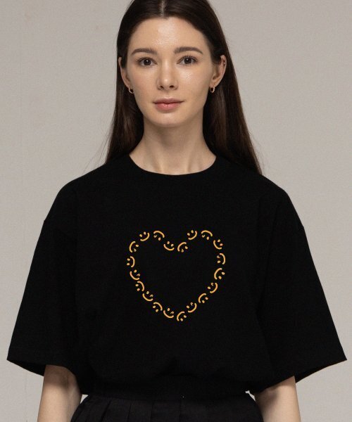 GRAVER（グレーバー）の「[ユニセックス]ハートドローイングスマイル半袖Tシャツ_ブラック（Tシャツ/カットソー・レディース・ブラック・SMALL/MEDIUM/LARGE/X-LARGE）」の3枚目の写真