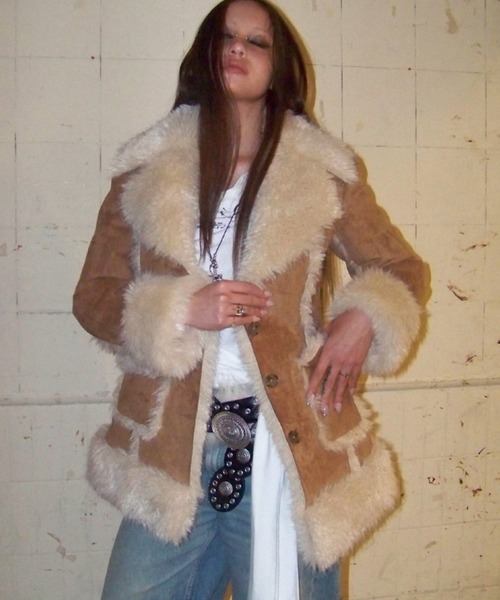 NOT KNOWING(ノットノーイング)の「【NOT KNOWING】HOURGLASS MOUTON FUR COAT / 【ノットノーイング】アワーグラスマウンテンファーコート(ムートンコート・レディース・ブラック/ブラウン・ONE SIZE)」の2枚目の写真