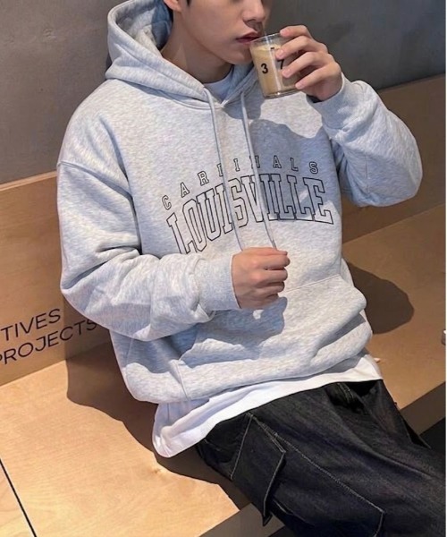 NOWLE（ノウル）の「【NOWLE】LOUISVILLE カレッジ アーチロゴ プルオーバーパーカー（パーカー・メンズ・ワインレッド・MEDIUM/LARGE/X-LARGE/SMALL）」の14枚目の写真