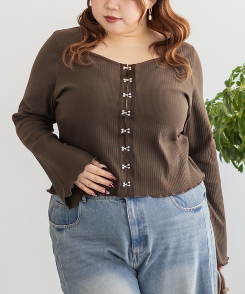 CLETTE（クレット）の「CLETTEオリジナルフロントホックハートネックプルオーバー（Tシャツ/カットソー・レディース・オフホワイト/ブラック/ブラウン・LL/3L/4L）」の2枚目の写真