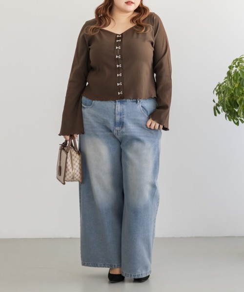 CLETTE（クレット）の「CLETTEオリジナルフロントホックハートネックプルオーバー（Tシャツ/カットソー・レディース・オフホワイト/ブラック/ブラウン・LL/3L/4L）」の17枚目の写真