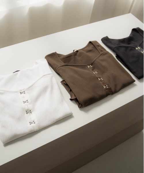 CLETTE（クレット）の「CLETTEオリジナルフロントホックハートネックプルオーバー（Tシャツ/カットソー・レディース・オフホワイト/ブラック/ブラウン・LL/3L/4L）」の13枚目の写真