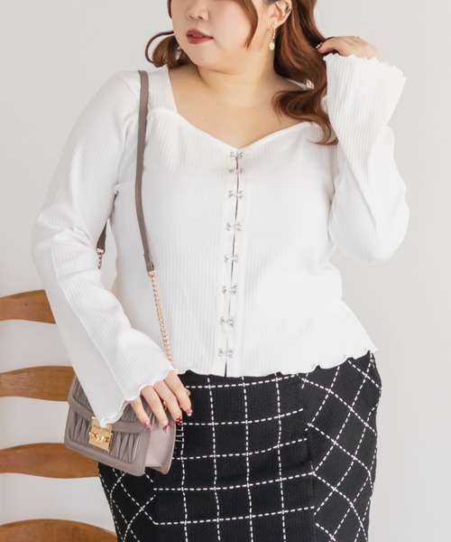 CLETTE（クレット）の「CLETTEオリジナルフロントホックハートネックプルオーバー（Tシャツ/カットソー・レディース・オフホワイト/ブラック/ブラウン・LL/3L/4L）」の4枚目の写真