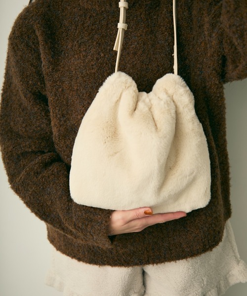 Lunea(ルネア)の「サイドジップファー巾着バッグ(ショルダーバッグ・レディース・ブラック/ホワイト/ブラウン/ベージュ・FREE)」の2枚目の写真