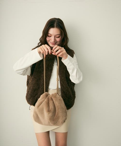 Lunea(ルネア)の「サイドジップファー巾着バッグ(ショルダーバッグ・レディース・ブラック/ホワイト/ブラウン/ベージュ・FREE)」の19枚目の写真