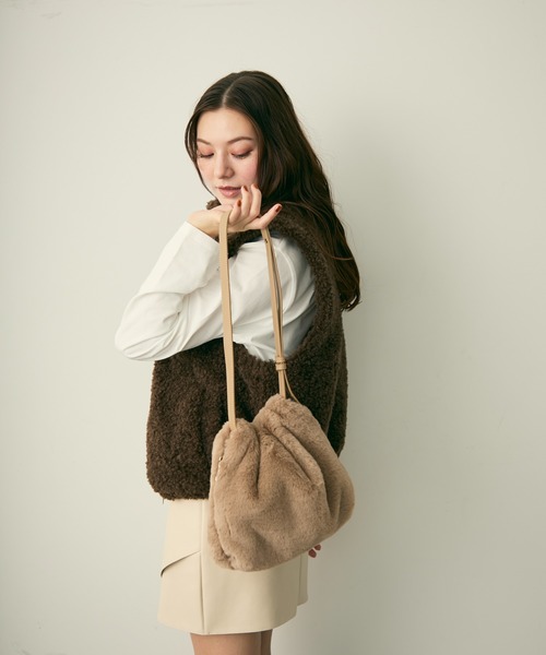 Lunea(ルネア)の「サイドジップファー巾着バッグ(ショルダーバッグ・レディース・ブラック/ホワイト/ブラウン/ベージュ・FREE)」の20枚目の写真