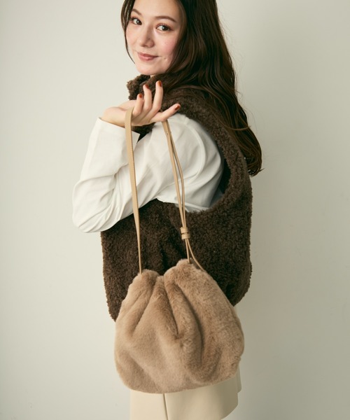 Lunea(ルネア)の「サイドジップファー巾着バッグ(ショルダーバッグ・レディース・ブラック/ホワイト/ブラウン/ベージュ・FREE)」の21枚目の写真