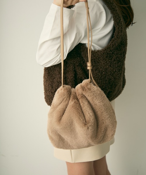 Lunea(ルネア)の「サイドジップファー巾着バッグ(ショルダーバッグ・レディース・ブラック/ホワイト/ブラウン/ベージュ・FREE)」の22枚目の写真