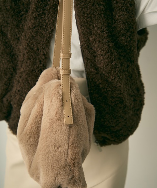 Lunea(ルネア)の「サイドジップファー巾着バッグ(ショルダーバッグ・レディース・ブラック/ホワイト/ブラウン/ベージュ・FREE)」の19枚目の写真