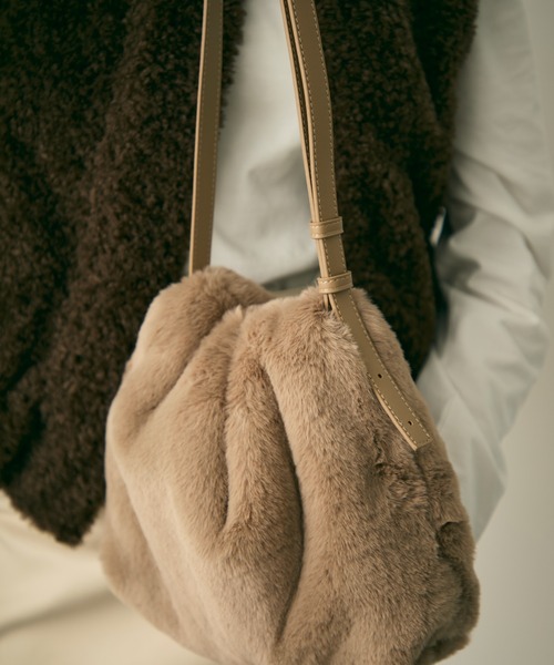 Lunea(ルネア)の「サイドジップファー巾着バッグ(ショルダーバッグ・レディース・ブラック/ホワイト/ブラウン/ベージュ・FREE)」の20枚目の写真