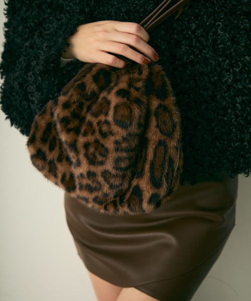 Lunea(ルネア)の「サイドジップファー巾着バッグ(ショルダーバッグ・レディース・ブラック/ホワイト/ブラウン/ベージュ・FREE)」の13枚目の写真