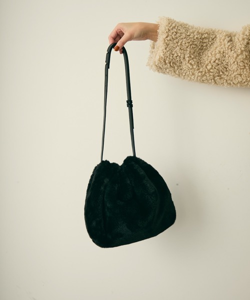 Lunea(ルネア)の「サイドジップファー巾着バッグ(ショルダーバッグ・レディース・ブラック/ホワイト/ブラウン/ベージュ・FREE)」の9枚目の写真