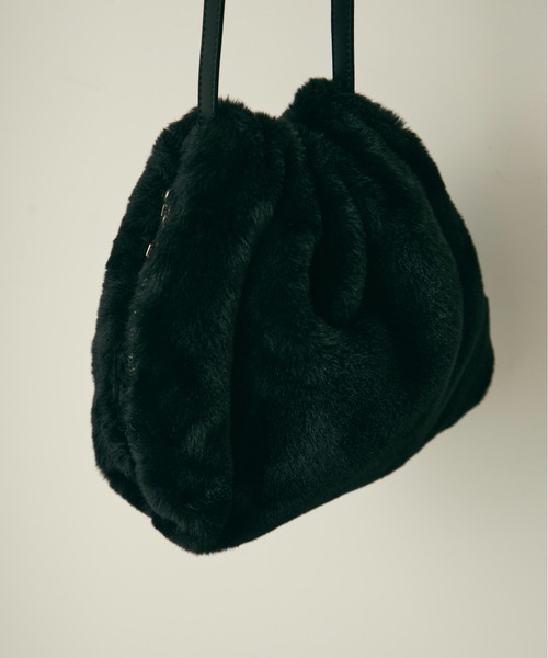 Lunea(ルネア)の「サイドジップファー巾着バッグ(ショルダーバッグ・レディース・ブラック/ホワイト/ブラウン/ベージュ・FREE)」の10枚目の写真