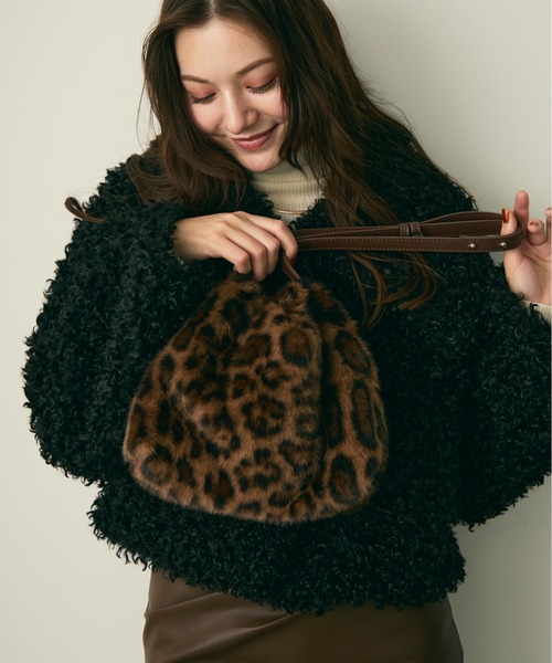 Lunea(ルネア)の「サイドジップファー巾着バッグ(ショルダーバッグ・レディース・ブラック/ホワイト/ブラウン/ベージュ・FREE)」の7枚目の写真