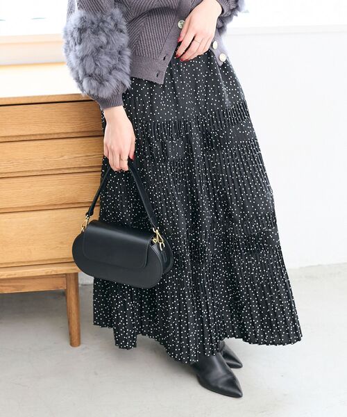 le.coeur blanc(ルクールブラン)の「デシン変形プリーツスカート(スカート・レディース・チャコールグレー/ブラック系その他/アイボリー・38)」の3枚目の写真